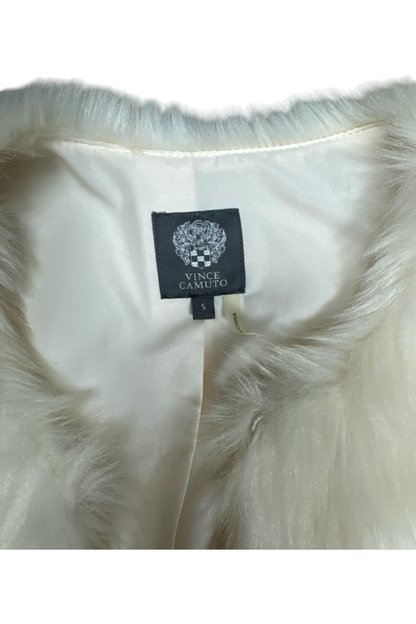 close up of vince camuto faux fur vest jacket tag