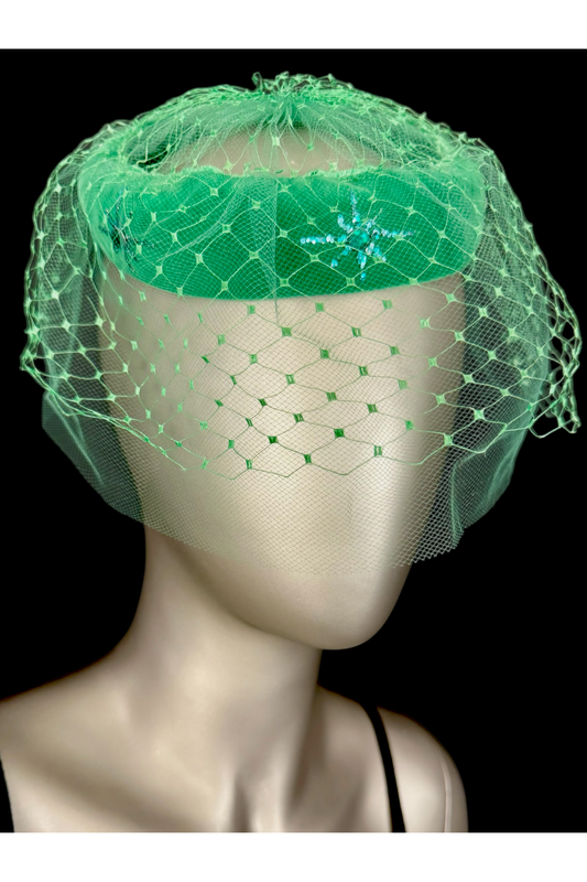 Vintage 1950s Green Hat with Veil – Elegant Emerald Irish Heritage, Retro Charm

